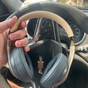 Beats by Dre studio3 - Cream and Gray//Noise cancellation